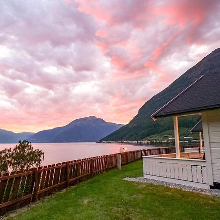 Отель Kinsarvik Camping Экстерьер фото