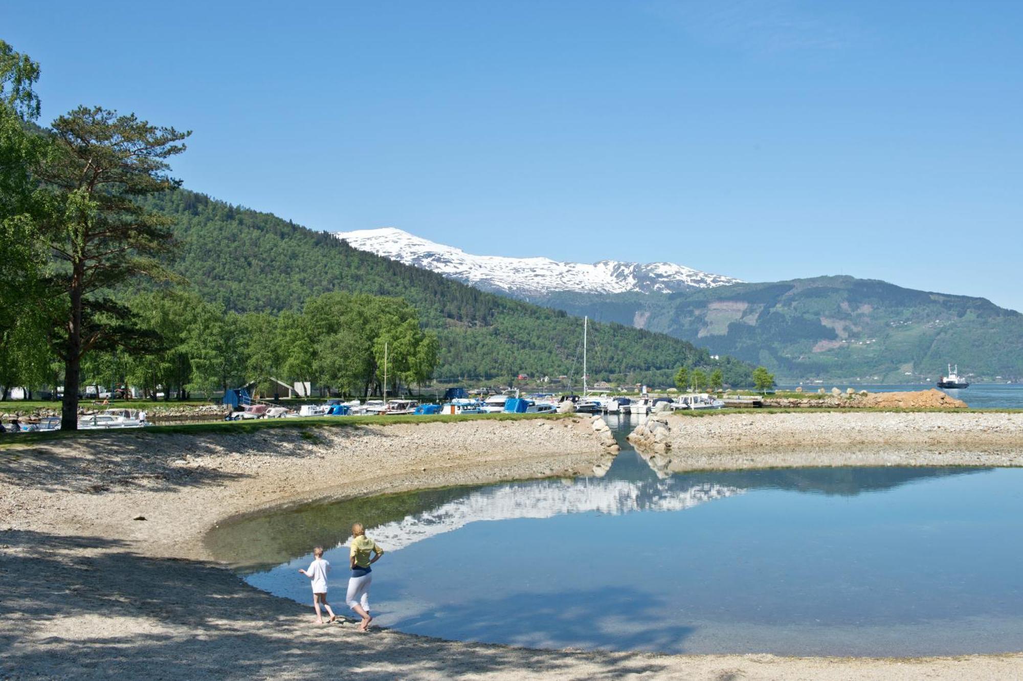 Отель Kinsarvik Camping Экстерьер фото