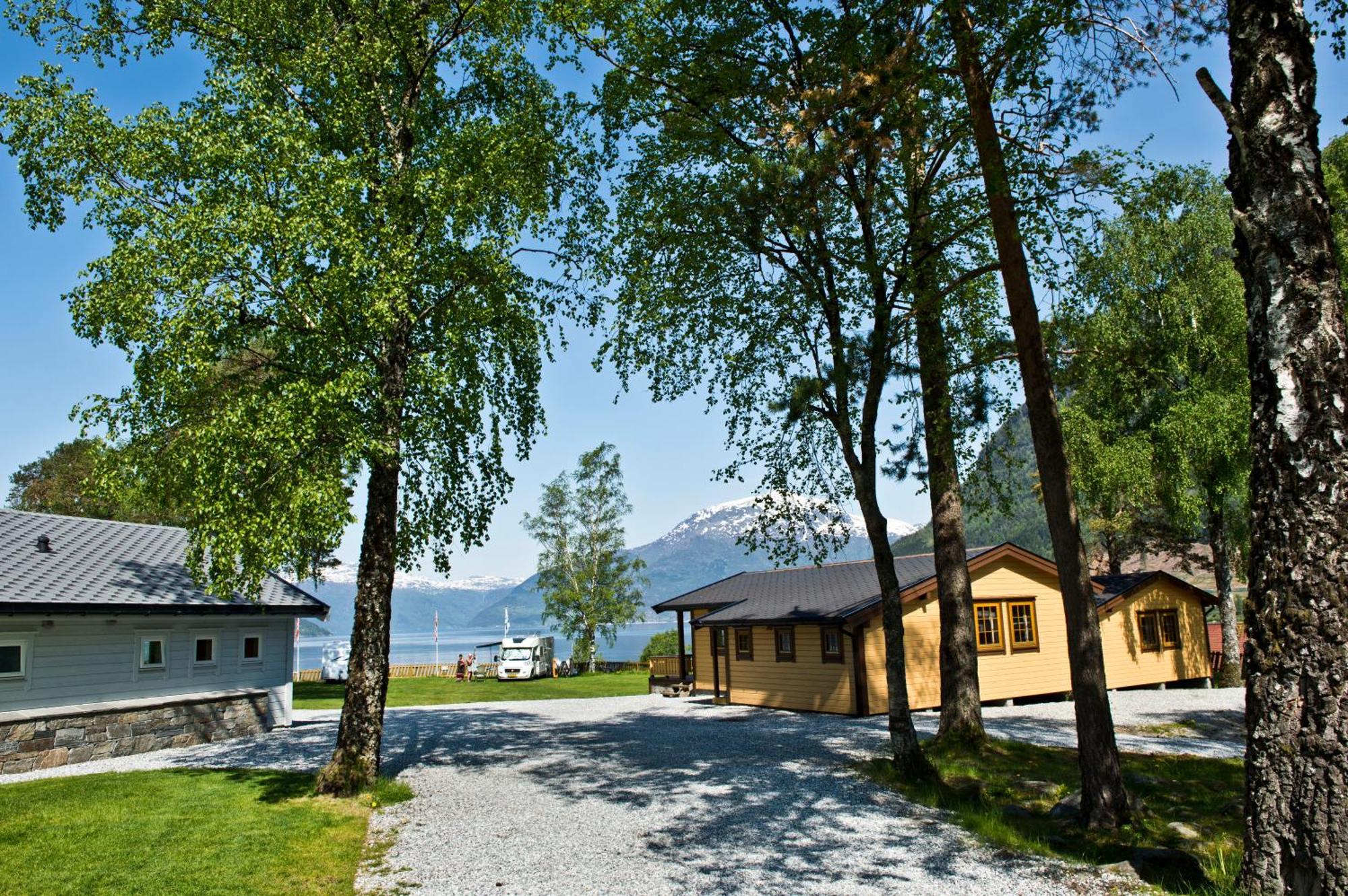 Отель Kinsarvik Camping Экстерьер фото